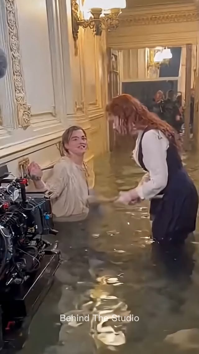 How the Axe Rescue Scene Was Actually Filmed (Titanic 1997) Full-scale corridor set. Waist-deep wate…