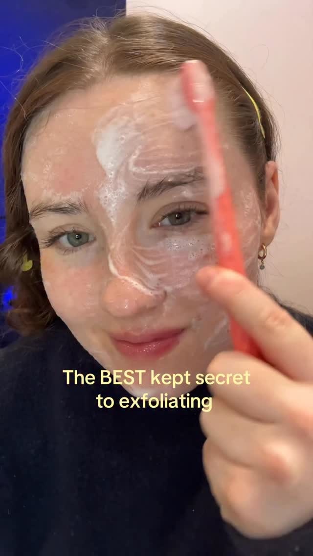 Washing my face with a toothbrush is literally the best thing that happened to me #skin #skincarerou…