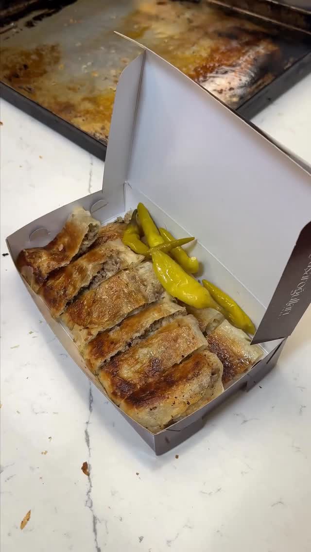 Her gün sayısını bilmediğimiz kadar yaptığımız, çıtır çıtır, el yapımı ‘Kıymalı Böreğimiz’ 🤤😍 🥩 Yapr…
