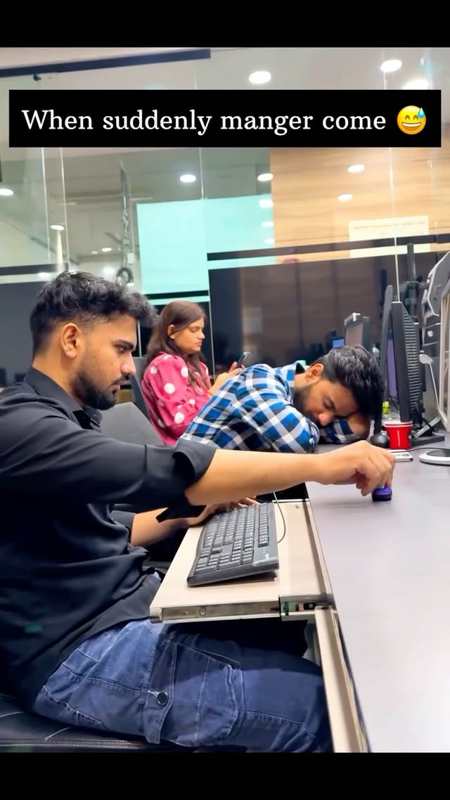 When suddenly manger come 😅🤣 . . . #corporatelife #officelife #explore #trending #comedy