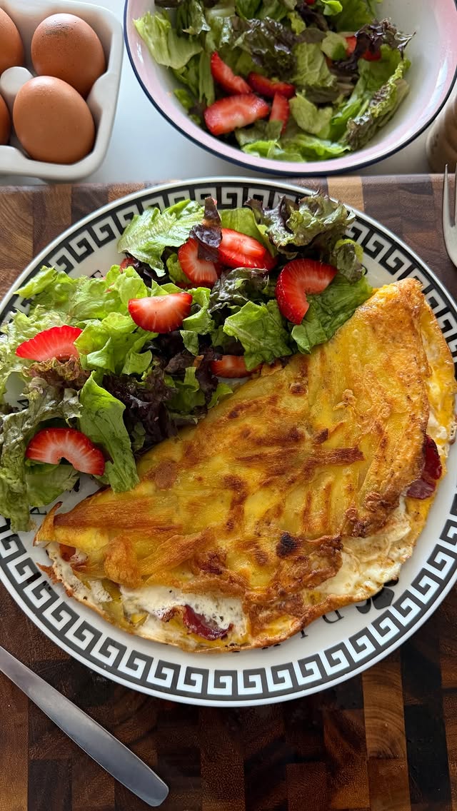 ÇITIR ÇITIR PATATESLİ OMLET - Küp küp kestiğimiz patatesle yapılan yumurtaya rakip olacak güzellikte…