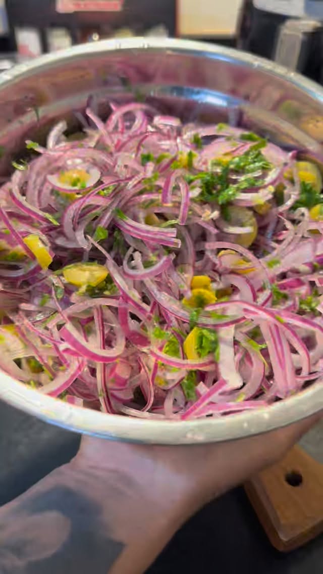 Cebolete - A melhor salada de cebola para o churrasco! 🙌🏽 fácil de fazer e não fica ardida, da pra c…