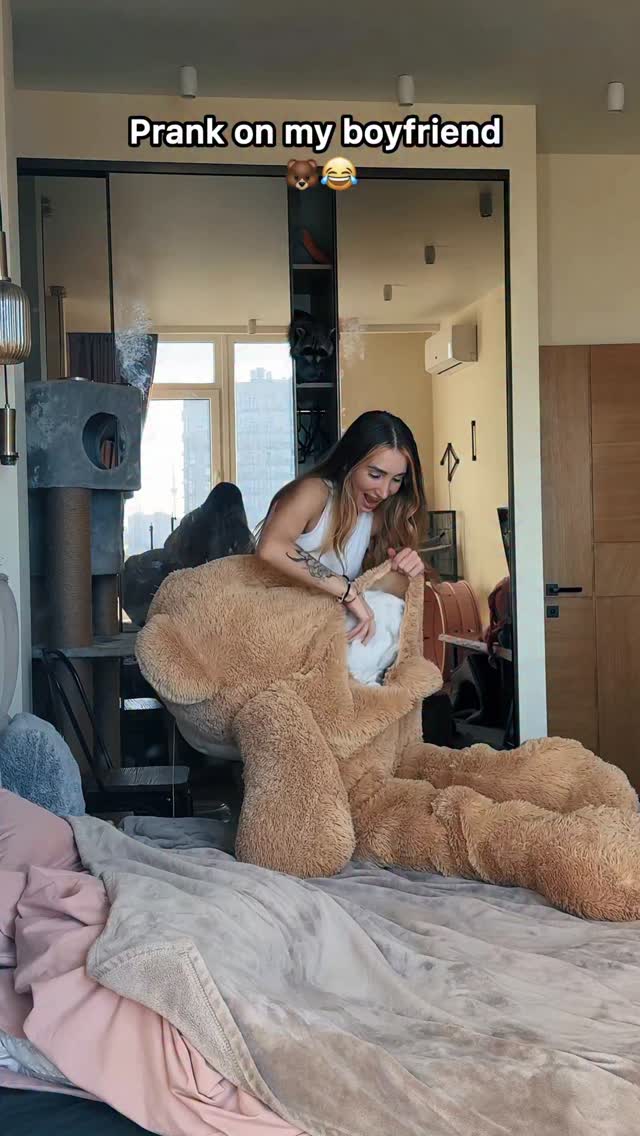 His reaction😂 He definitely wasn't expecting that... | Follow @couple2latte