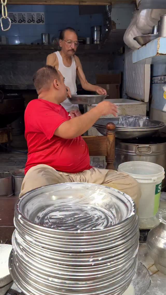 Popular And Delicious Jeeda Lassi 😂 #foodie #streetfood #reels