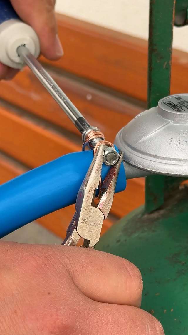 How to Stop Hose Leaks 💧🔧 #diy #hose #leaks #fixing
