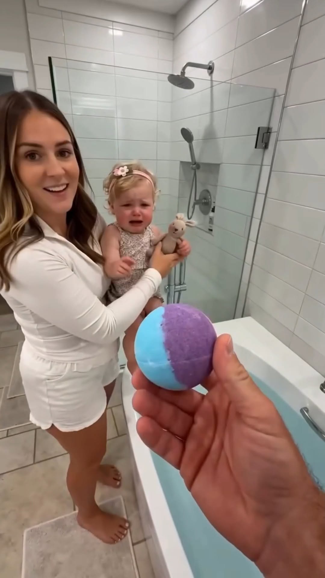 Do you struggle with getting your child to take a bath? These amazing bath bombs are made with all-n…
