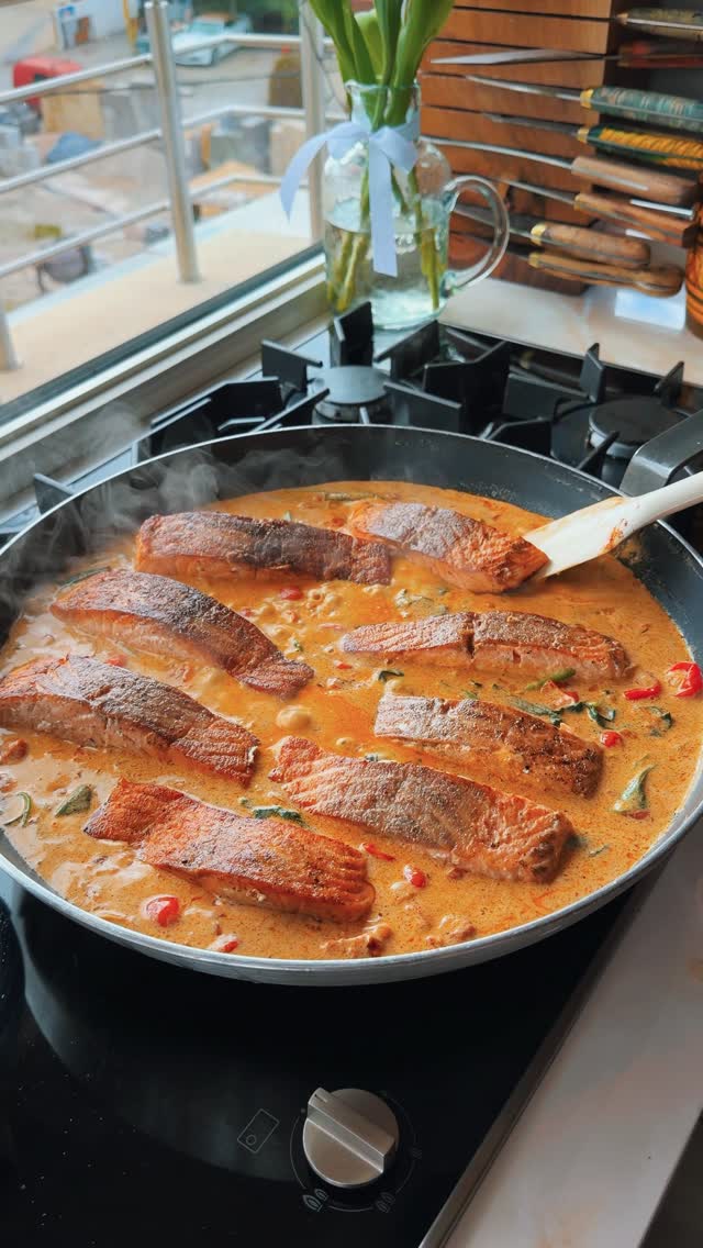 Salmon curry with rice 🍚 كاري سالمون مع اطيب رز @mada.albilad Recipe: - Ingredients: 1 kg fresh salm…