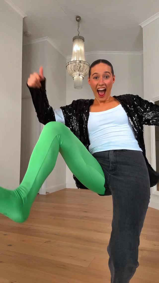 Jasmin is defying gravity… 😱 @jasmin.arndtt & @james.ewens #couple #viral #funny #reels #michaeljack…