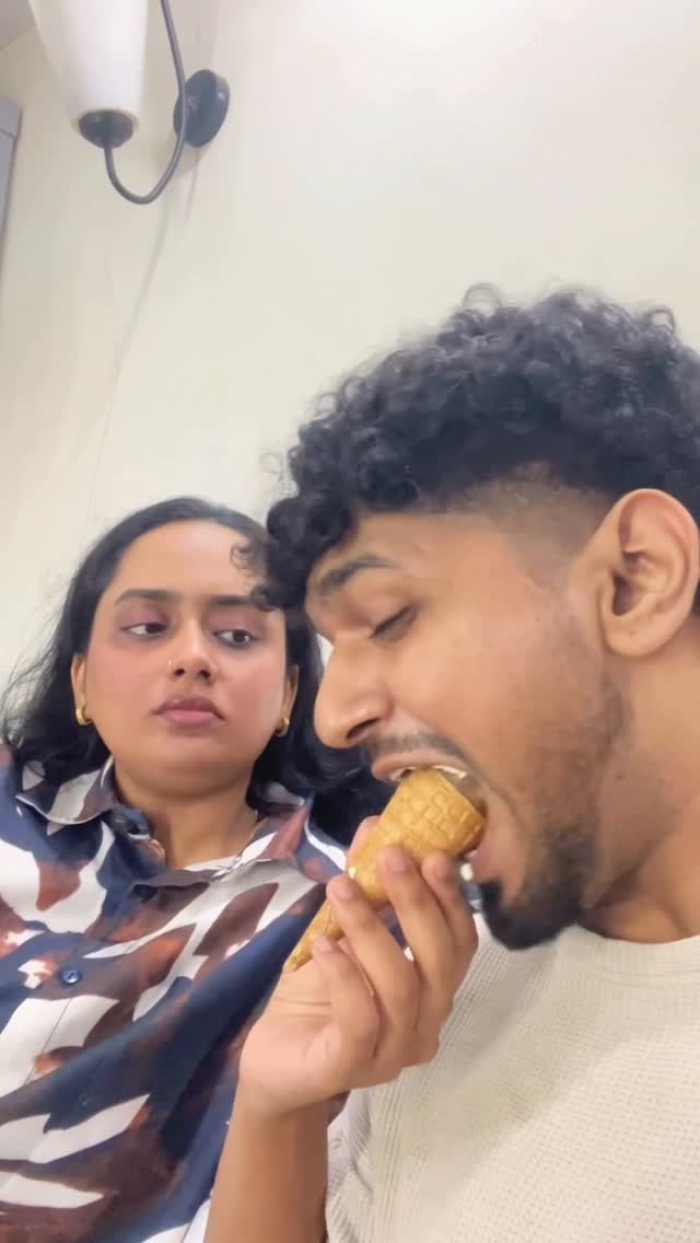 Her bite vs His bite 😭 #relatablecouple #couplememe #boyfriendmeme #girlfriendmemes #relatablememe