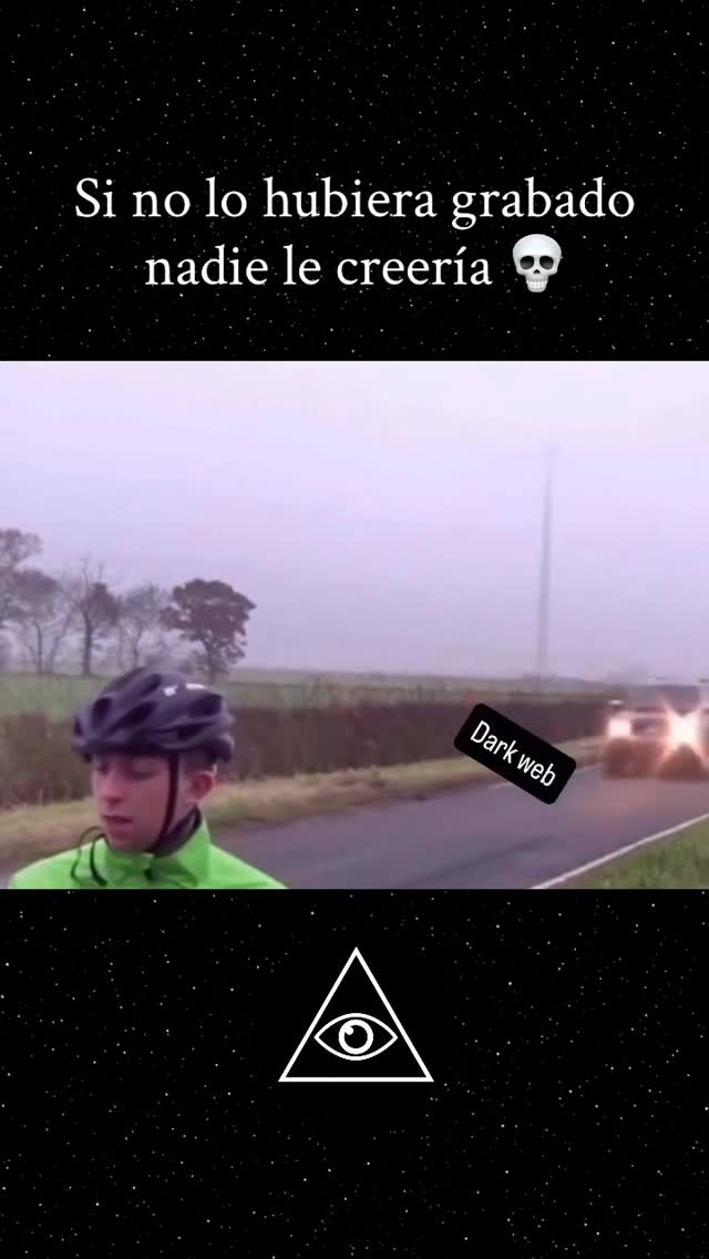 Un niño estaba probando su nueva bicicleta cuando accidentalmente capturó algo extraño en cámara, un…