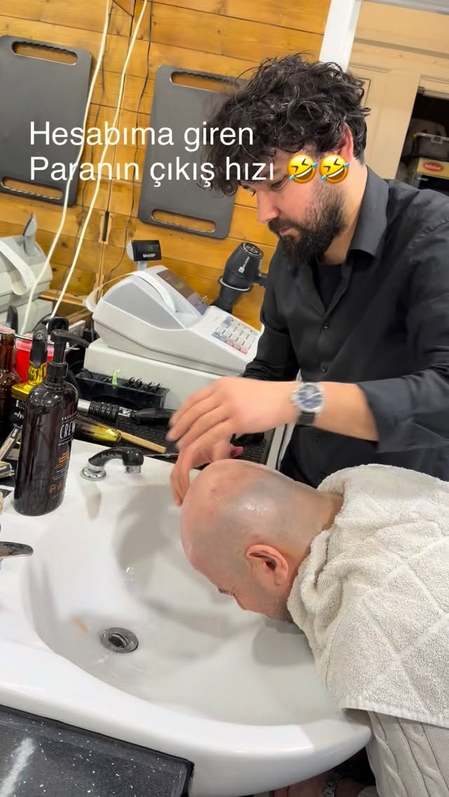 Sizde ne kadar kalıyor😂 . #komedi #keşfetteyiz #keşfet #barber #komik …