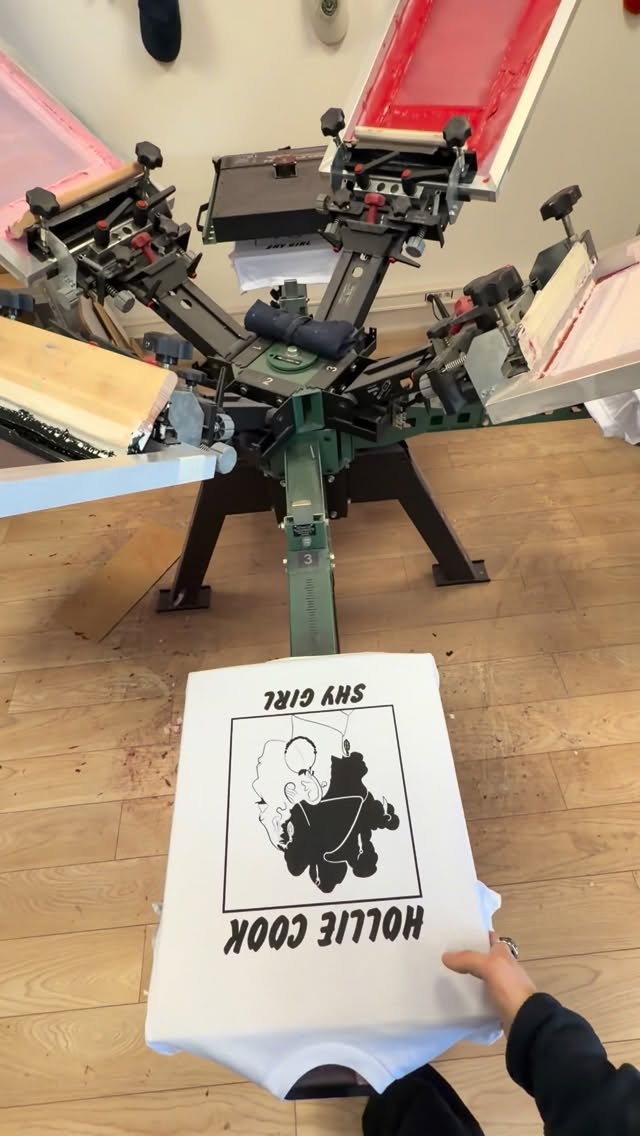 Let’s print tee-shirt for @holliecookie 👕👨‍🎨 Black screenprint on White tee Credit for @lartisanais …