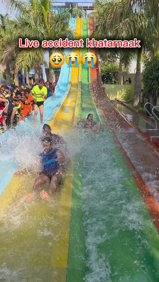 Live accident in the slide 😭😭😭😭 . . . .#waterpark #swimmingpool #slides #nilansh_theme_park🤽‍♂️🏊‍♂️🤽…