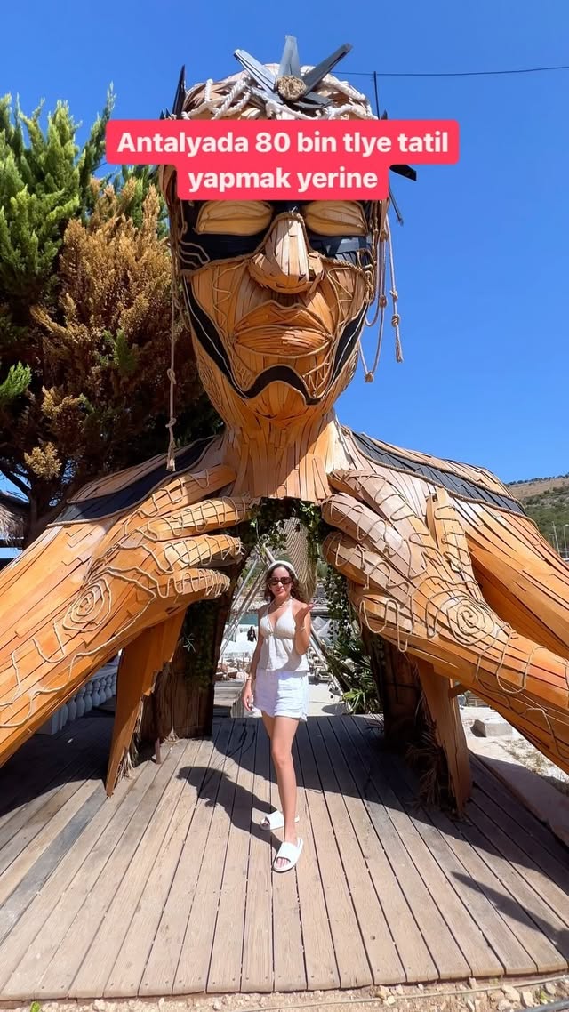 Vizesiz Arnavutluk’ta tatil yapmak, Antalyada 80 bin tl ye tatil yapmaktan çok daha uyguna geliyor👀 …