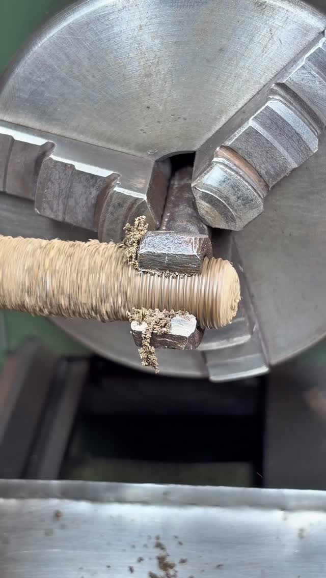 Se você gosta de usinagem, segue aí e deixa o like! 🛠️⚙️ #usinagem #tornearia #torno #metalurgica #m…