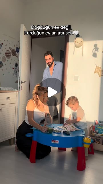 Geçmişini değiştiremezsin .. Ama kendi ailene vereceğin sevgiyi sen belirleyebilirsin ✨❤️