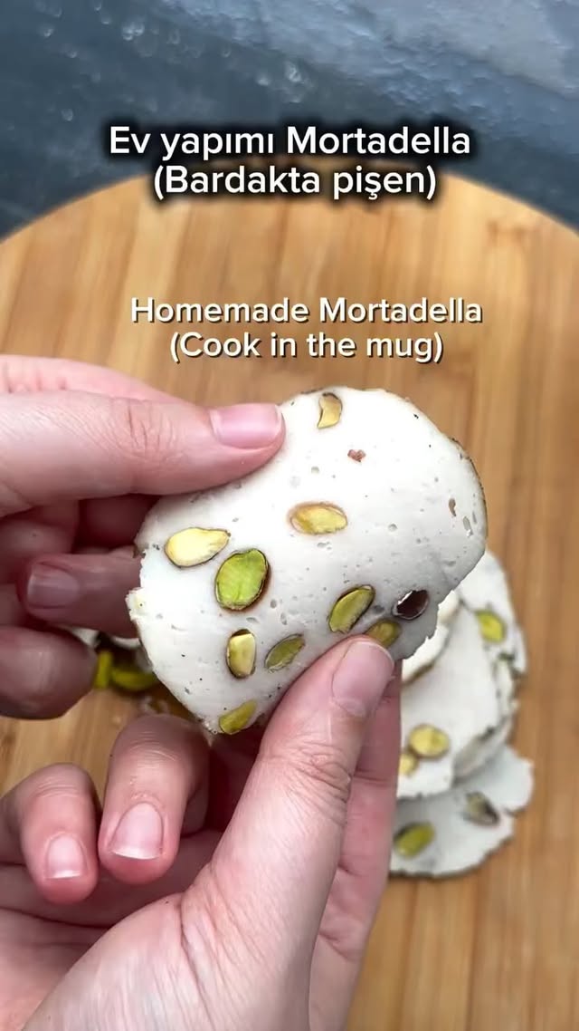 🟤 *Ev Yapımı Mortadella Tarifi* Katkı maddesi yok, şarküteri lezzeti evde! Hem de en sağlıklı pişirm…