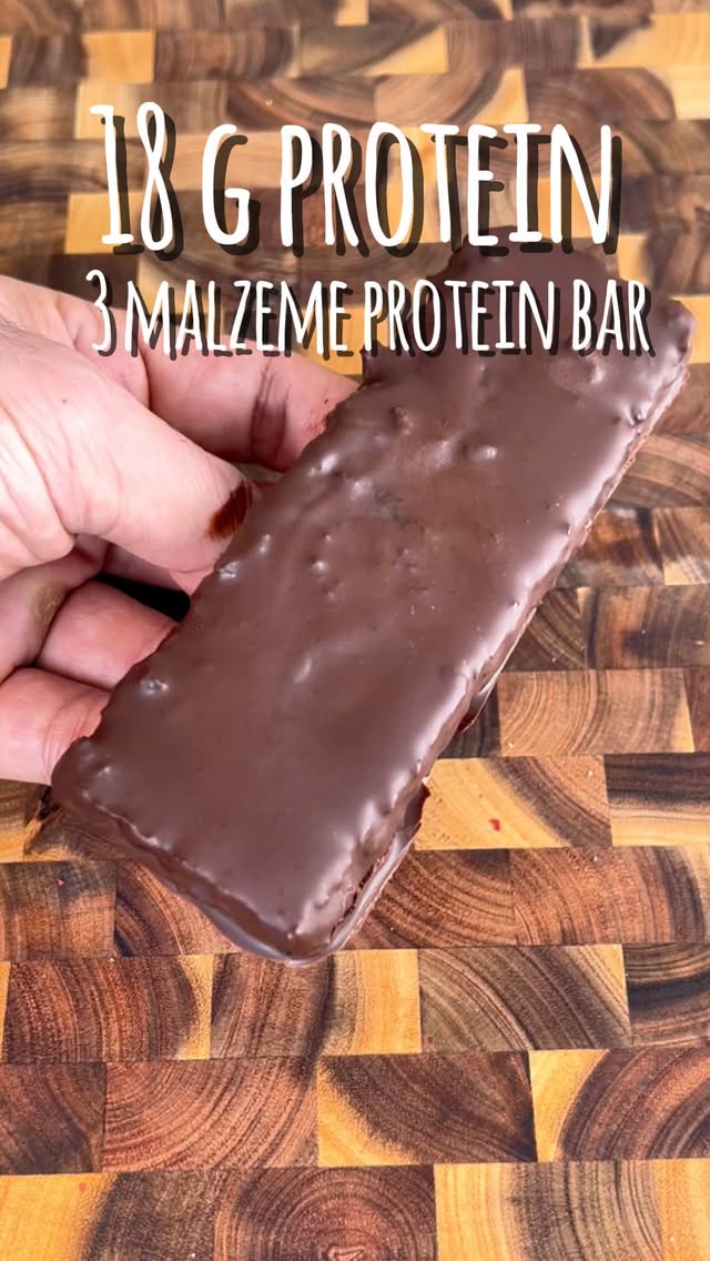 3 malzeme protein bar! 🍎 Beğenmeyi 👍 kaydetmeyi 📌 ve denersen @guneycooks etiketlemeyi unutma! 🇬🇧 En…
