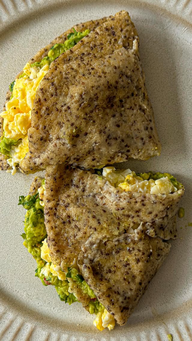 RECIPE BELOW👇🏽 These healthy wraps take minutes to prepare, and you only need 2 ingredients!! Why wo…