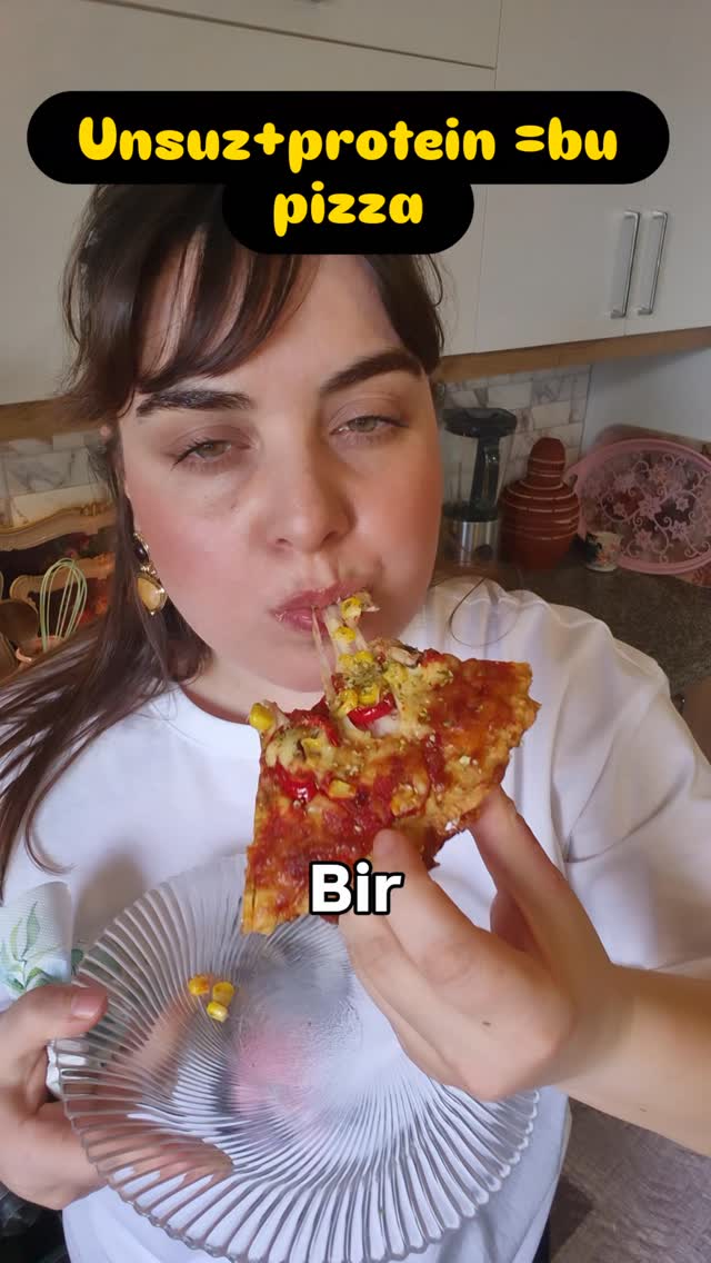 yaklaşık 130 g protein içeren bir pizza 🍕 1 adet tavuk göğsünü (450–500 g) 1 yumurta, kekik ve biraz…