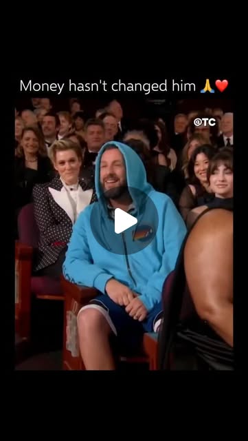 Adam Sandler showed up to the 2025 Oscars in the most Adam Sandler way possible: shorts, a fluffy sw…