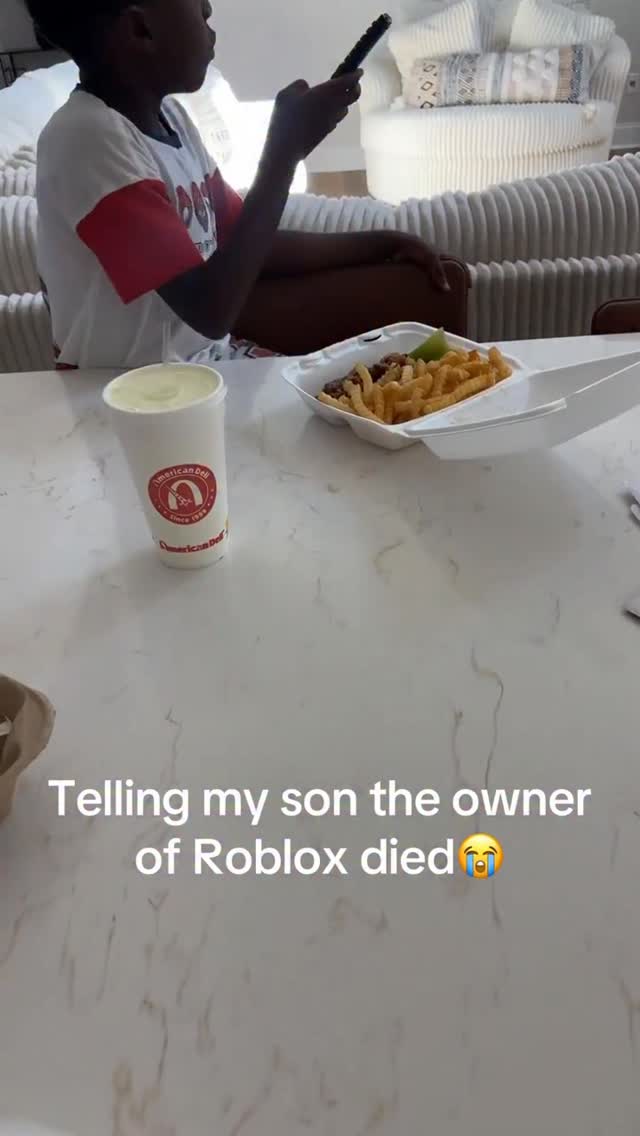 “ROBLOX!” @its.prettydd #relatable #roblox #prank #kids