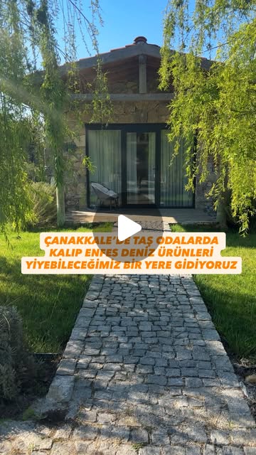 Çanakkale Geyikli taraflarında, yemyeşil bahçelere açılan taş odalarda konaklayabileceğiniz, hem den…