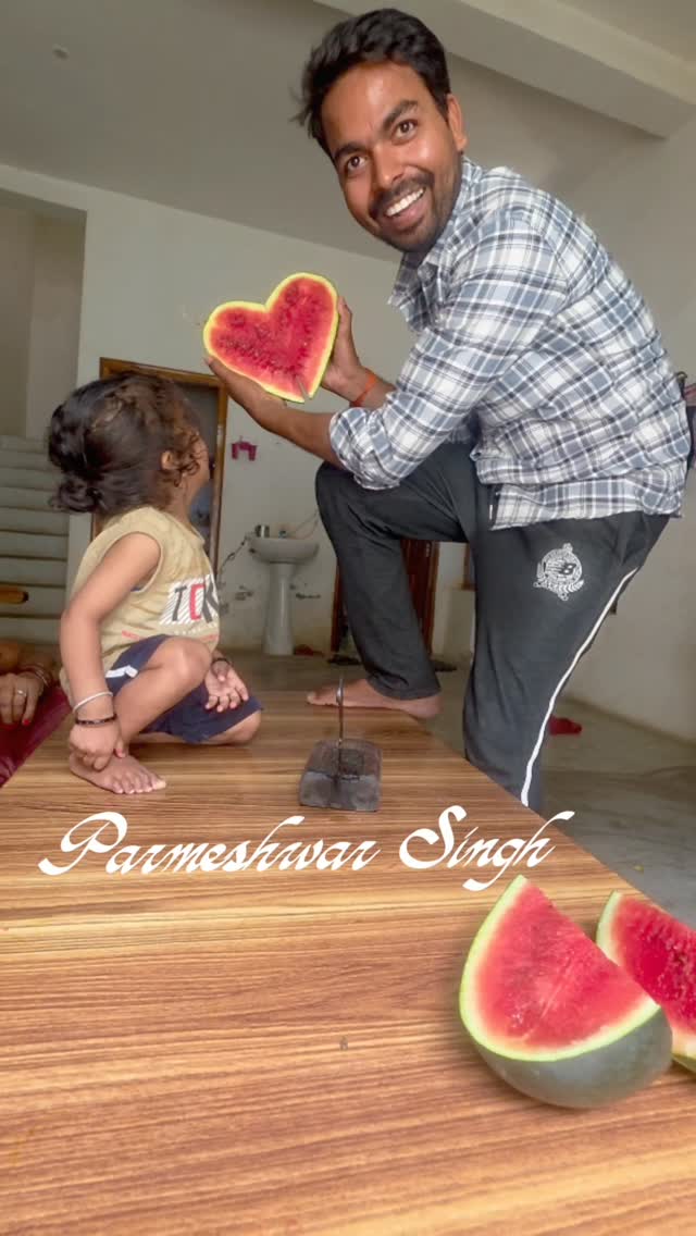 तरबूज को काटकर हमने आज दिल बना दिया अपने बेटा दिखाने के लिए #reels #Heart #watermelon #trendingreels
