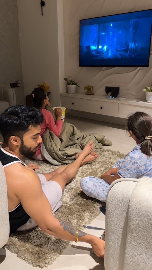 The real jump scare wasn’t on the screen 💀😂 She thought the horror movie was scary… little did she k…