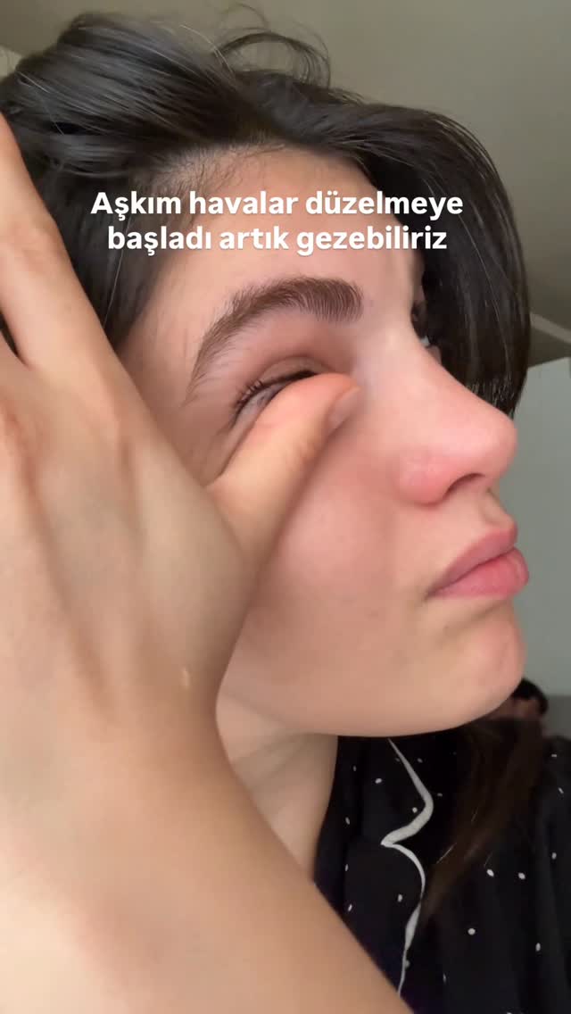 He aşkım ben pencereyi açamıyorum En sevdiğim mevsim İlkbahar nefret ettiğim tek mevsim İlkbahar 🤦🏻‍…