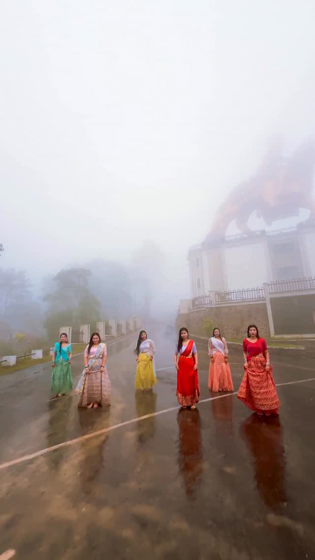 Always love dancing in the rain 🌧️ 🤗✨✨✨🫶🏻 Dancers: @thaja23_lisa @bidiyaluxmi_pukhrambam @wahengbm_m…