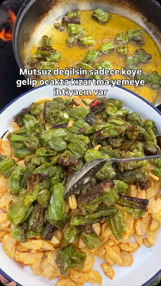 İstek değil ihtiyaç😍🥔🌿🌶️ . . . . #köy #patateskızartması #odunateşinde