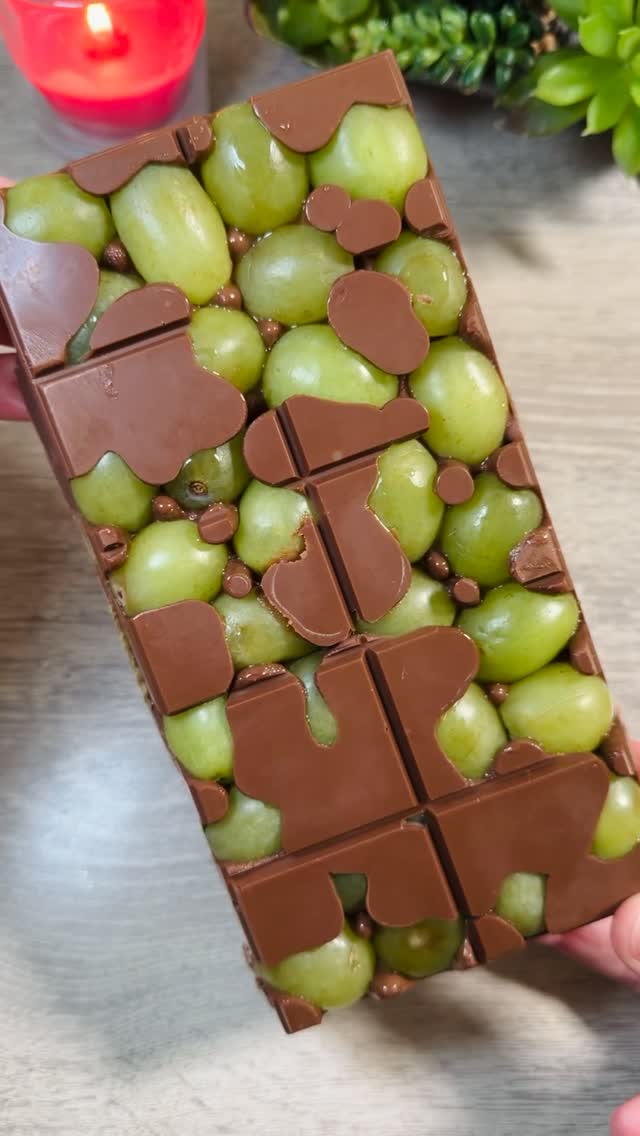 The struggle is real! Grape dubai chocolate reveal 🍇🤩 #asmr #howto #easy #dubaichocolates #satisfyin…