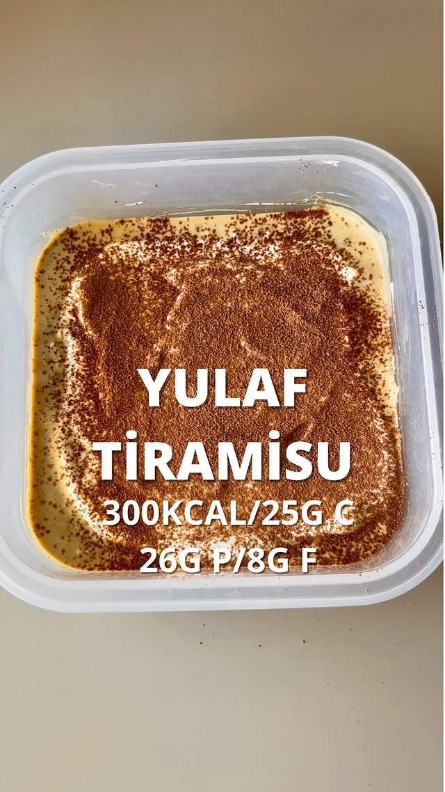 🍮 YULAF TİRAMİSU 300 KALORİ 26G PROTEİN (Protein Tozsuz!) 🥄 🛒 Malzemeler: 🌾 25g ince öğütülmüş yulaf…