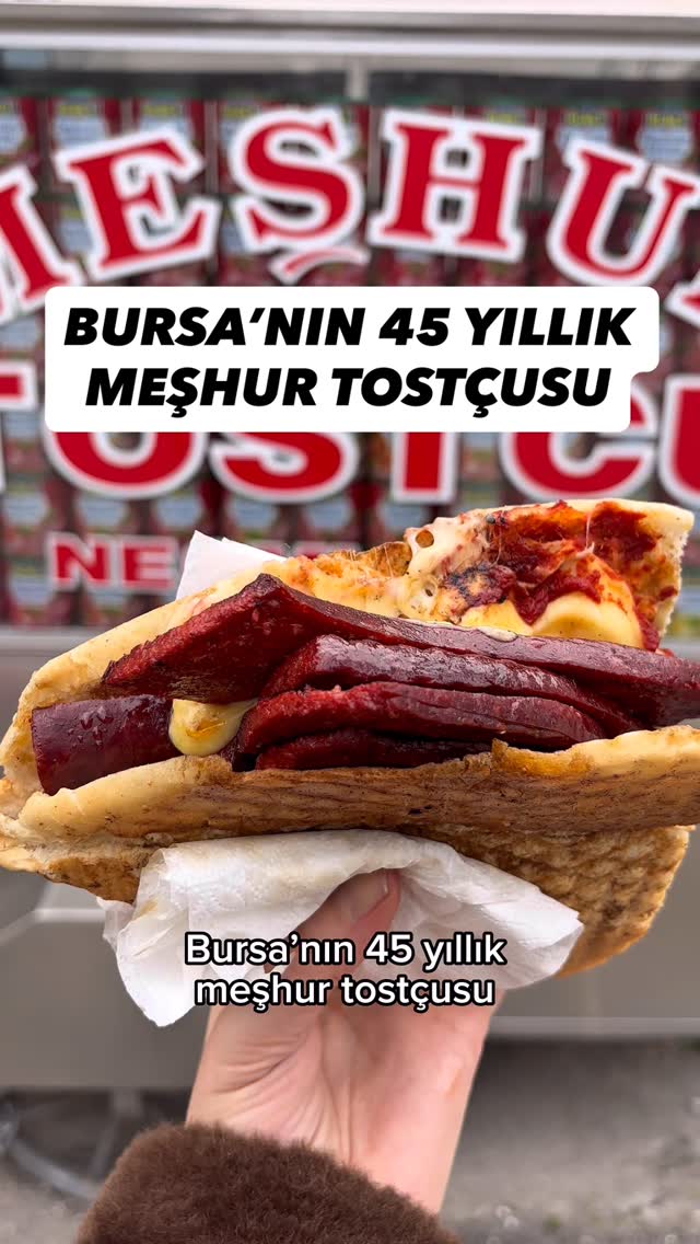 Birlikte yiyelim dediğin kişilere göndermeyi unutma😍 Bursa’nın 45 yıllık meşhur Tostçusu Necmi Baba’…