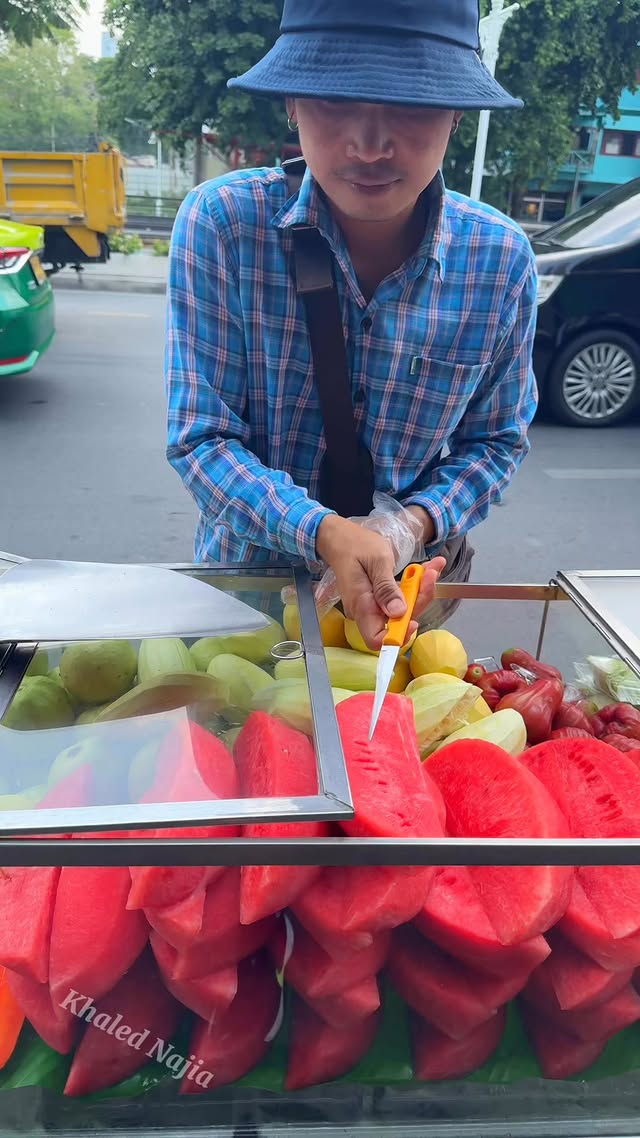 Only $0.80 Fresh Fruit on the Streets of Thailand #freshfruit #bangkok #watermelon #streetfood #food…