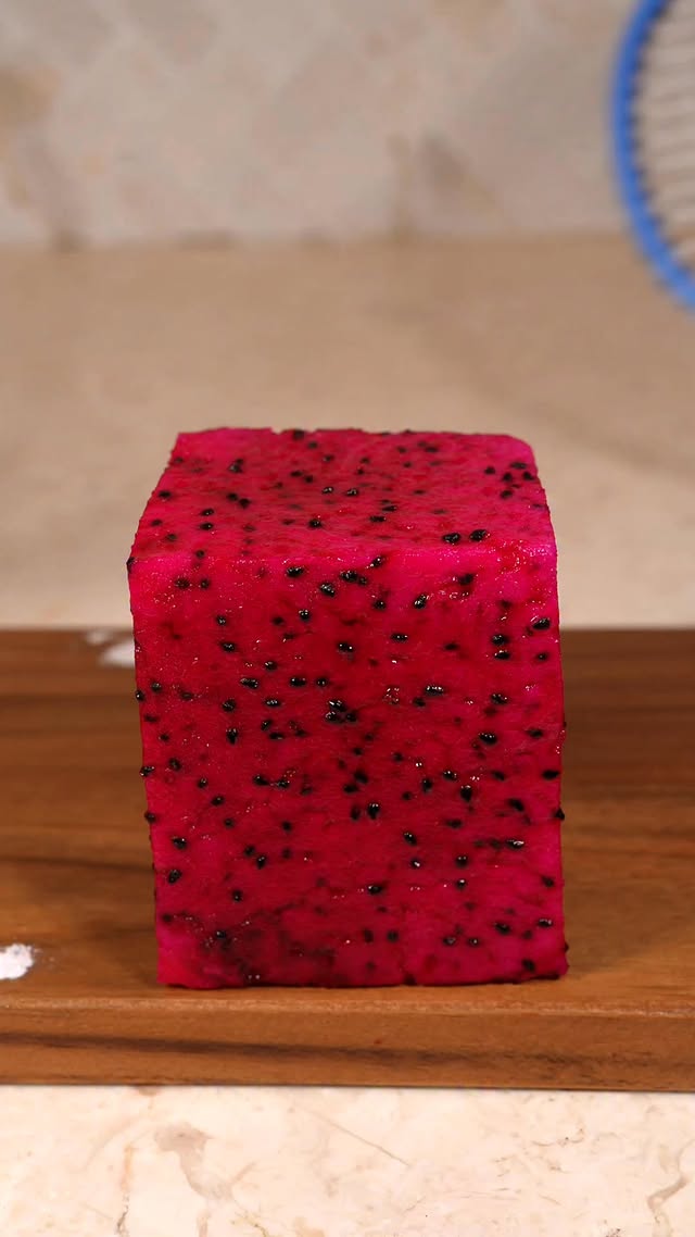 Better way to slice dragon fruit #asmr #food #satisfying