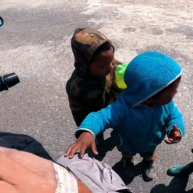 These Cute Children Stopped My Bike Ride 😄🏍️ #zanskarvalley Made my day ❤️ #ladakh