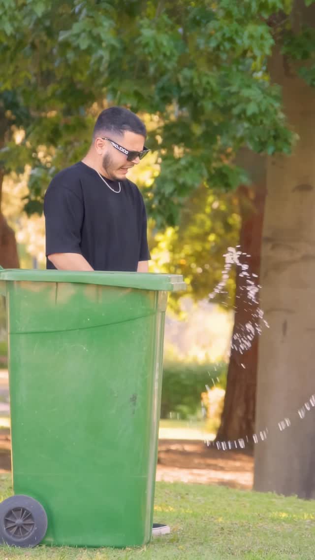 Türkiye’de işeme şakası 😂😂 #şaka #komedi #troll #funny #prank