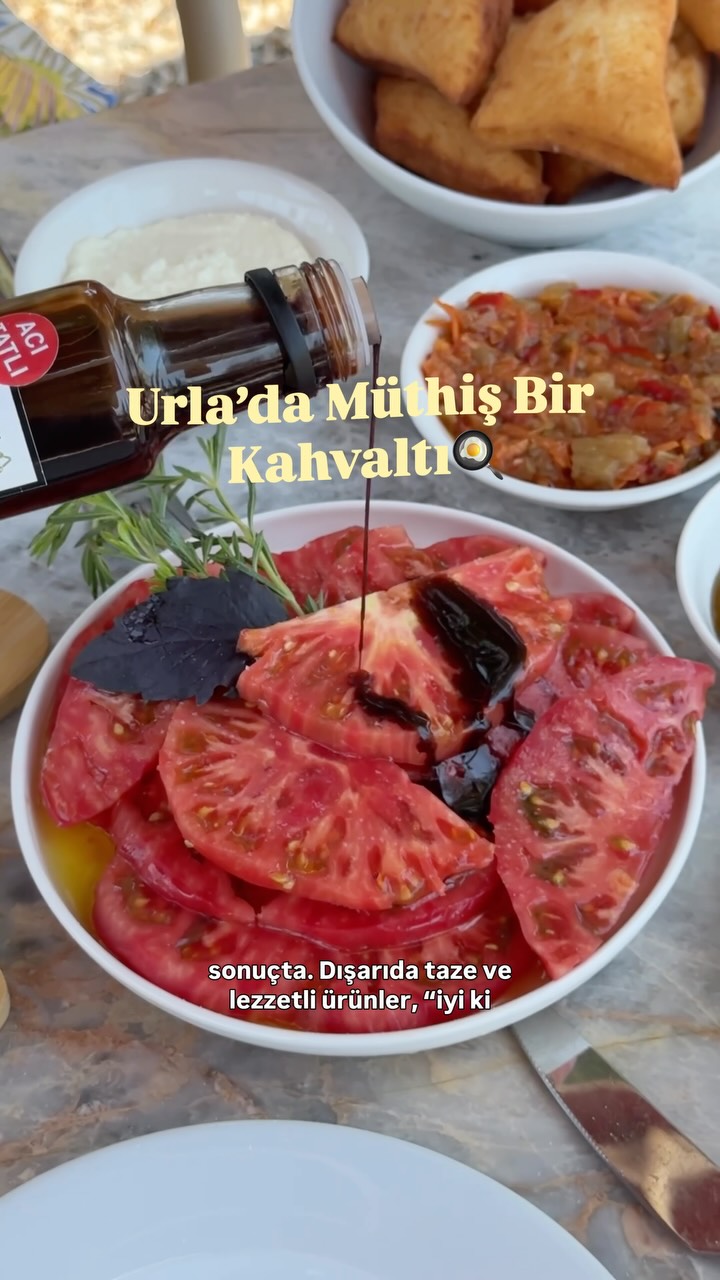 Pişinin ve çayın sınırsız olduğunu da söylemeden geçmiyim🫠 Domatesleri görünce bile tekrar ağzım sul…