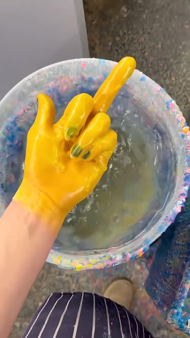 i dipped my hand in #asmrsounds #wax #asmr #candelmaking #oddlysatifying