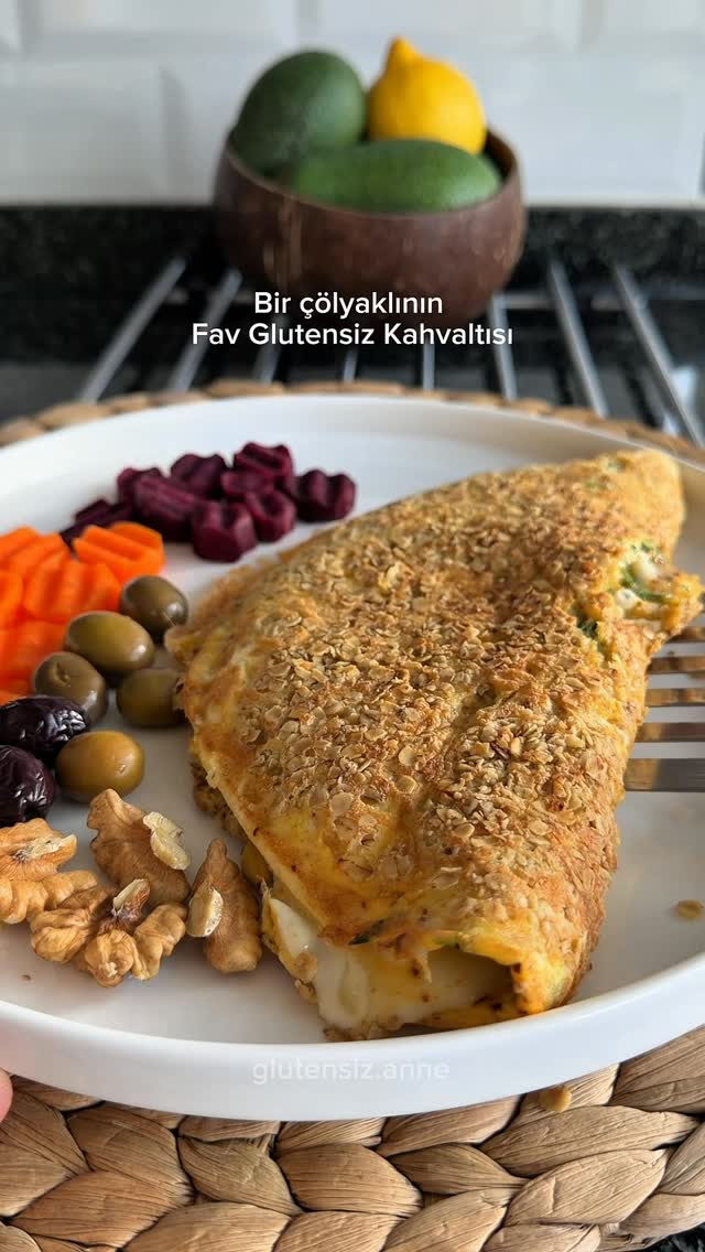 Herşeyi içinde barındıran uzun süre beni tok tutan Glutensiz kahvaltılarımdan 🍳☕️☀️🌱 Protein , kompl…