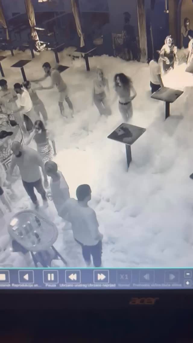 LOL @klapanvice via @bviral — Dancing in a Sea of Bubbles