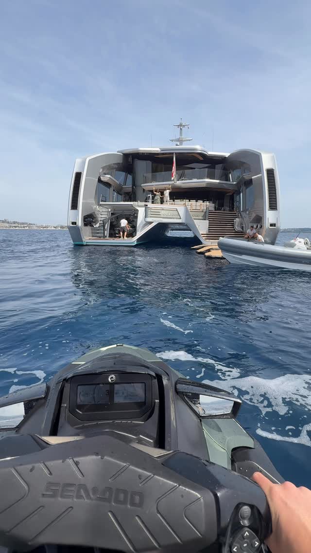 POV : Billionaires in France 🇫🇷 in the @thisisit_yacht