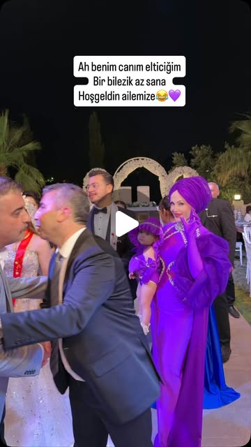 En sevdiğin eltine gönder 😂💜Az mı kızlar sizce bir bilezik eltiye? Siz ne taktınız kaynınız evlenirk…