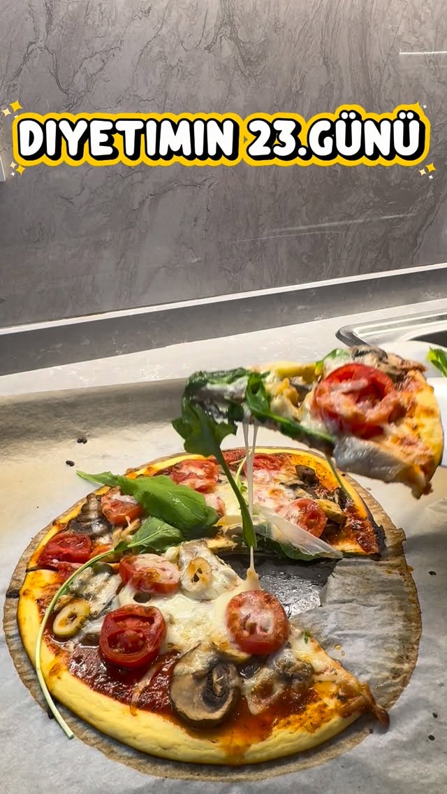 Protein bombası 🍕 Yapılışı Taban 7 yemek kaşığı yağsız lor 2 yumurta 1 çay kaşığı tuz 180 derecede 1…