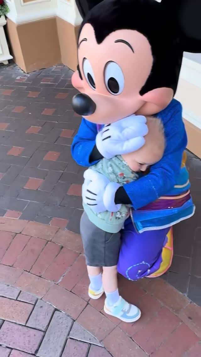Pure Disney magic. ✨ Theo finally got to meet his hero Mickey Mouse. ❤️🏰 #MickeyMouse #DisneyMagic #…