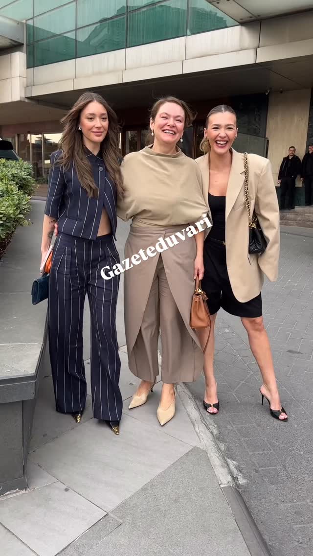 GÜZELLİĞİ ANNESİNDEN Melisa Döngel, annesi Natalia Orlova ve kız kardeşi Elif Döngel ile birlikte et…