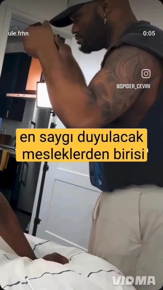 ・・・ 🎬Kurbağalar, Şerif Gören imzasını taşıyan, Türk sinemasında toplumsal gerçekçi yaklaşımın önemli…
