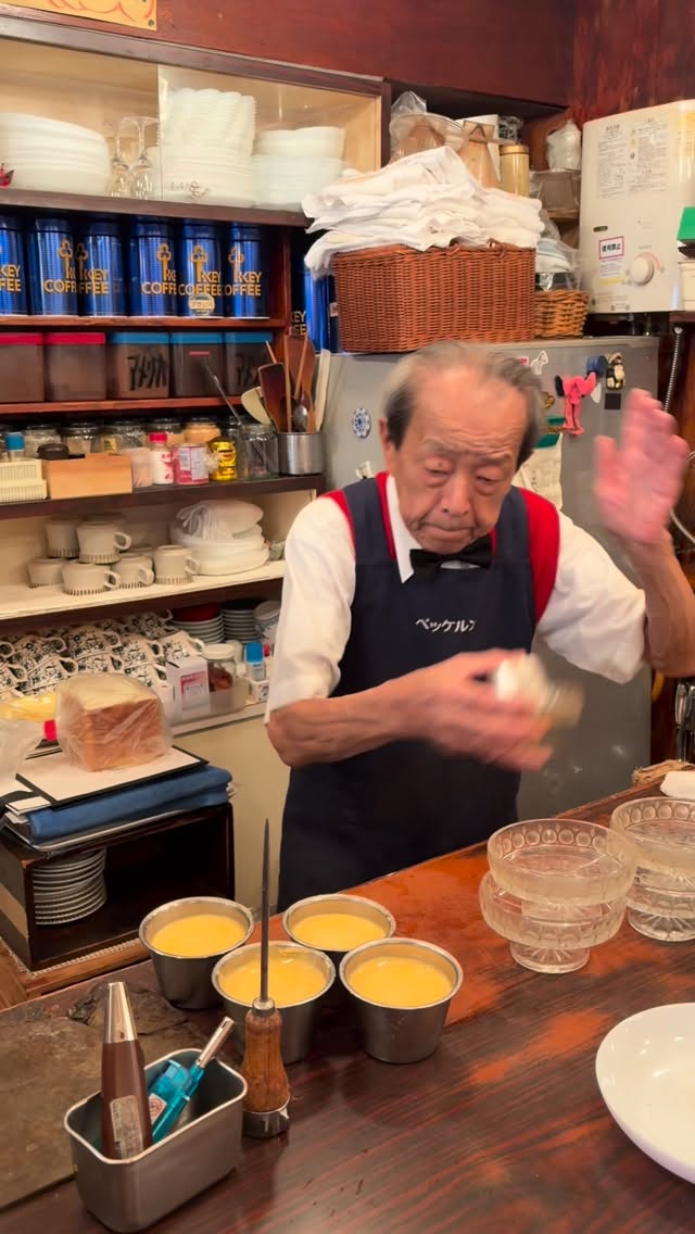 Japonya seyahatimde iyi ki gittiğim yerlerden. 82 yaşındaki Shizuo Mori, 60 yıldır bu küçücük sade d…